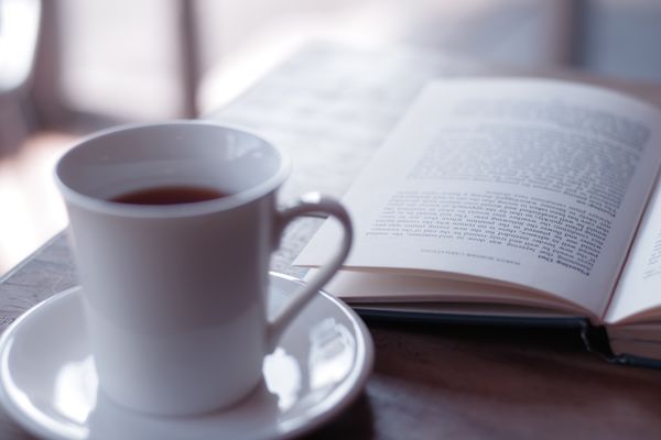 コーヒーを飲みながら読書の作例写真