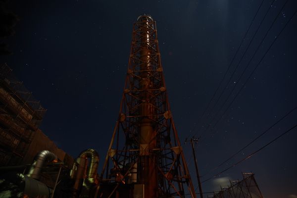 星空と煙突の作例写真