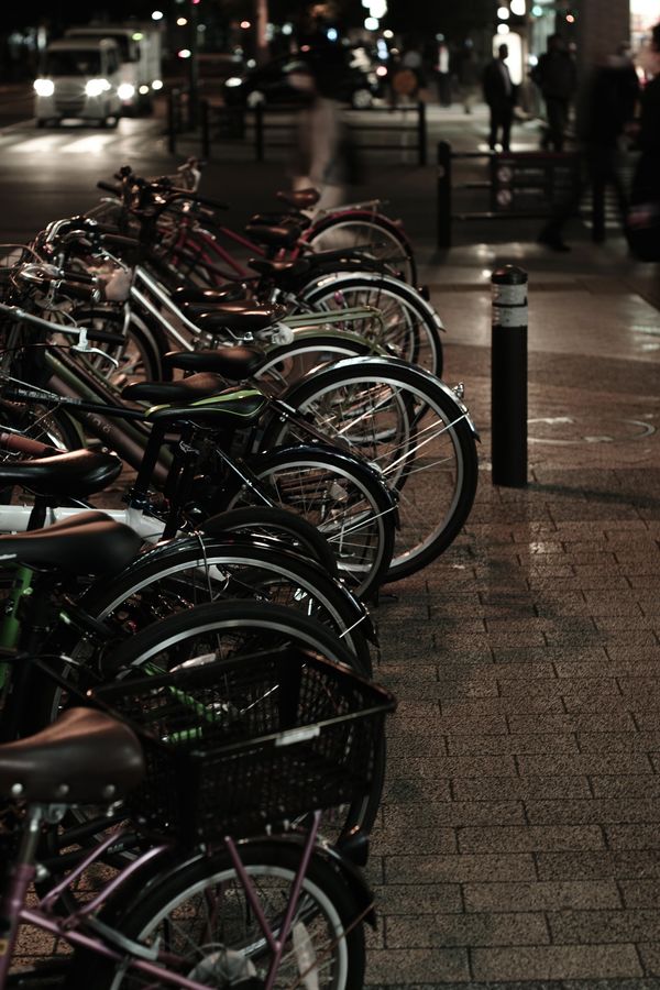 歩道に駐輪された自転車の作例写真