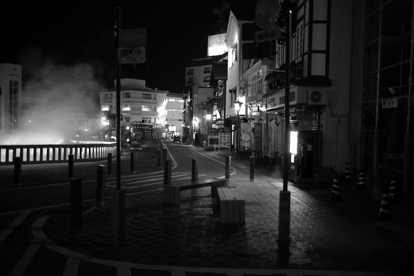 深夜の草津温泉湯畑と温泉街の作例写真