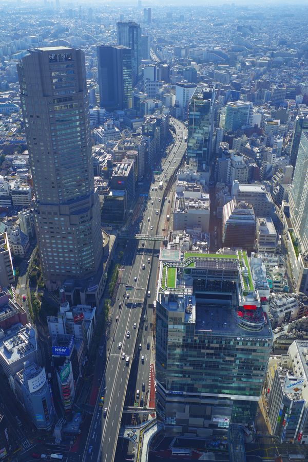 高層ビルと都市景観の作例写真