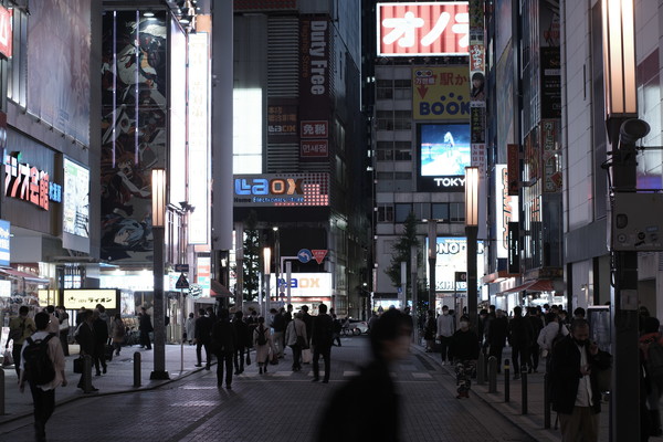 夜の秋葉原電気街の作例写真